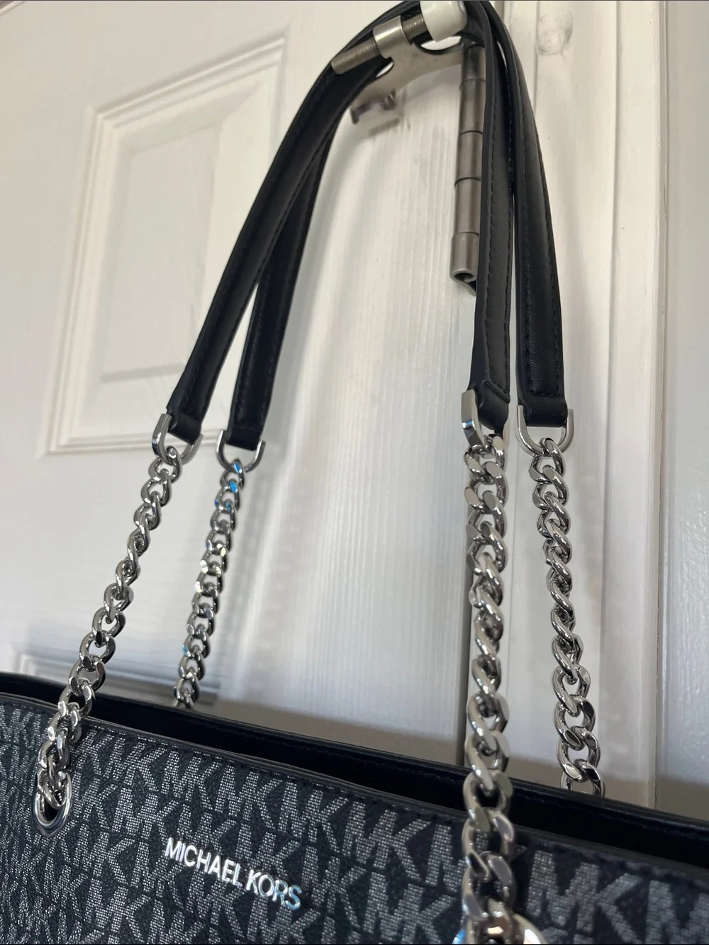 Michael Kors Black/Gray Signature Logo Tote with Chain-Strap excellent condition